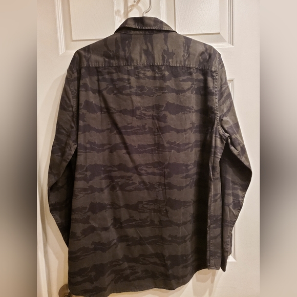 AE Tiger Camo Shacket - Picture 3 of 3